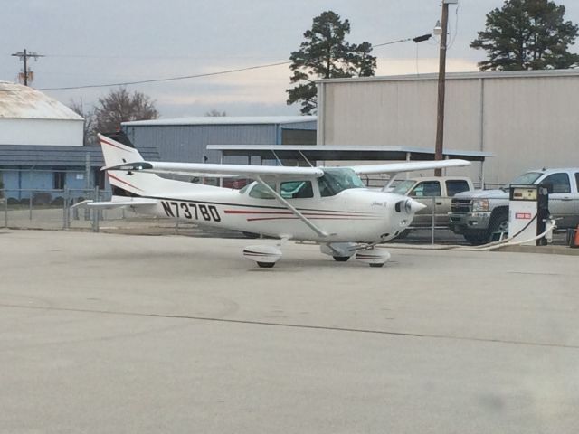 Cessna Skyhawk (N737BD)