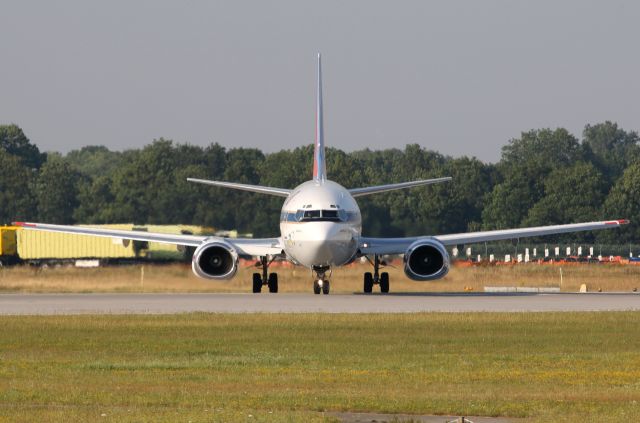 BOEING 737-400 (HS-HRH)