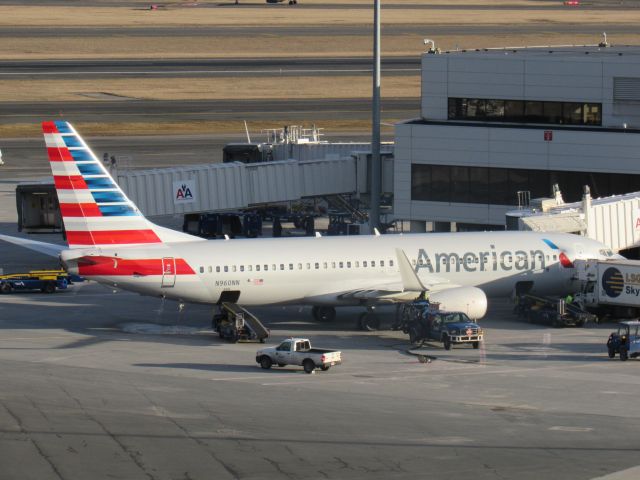 Boeing 737-800 (N960NN)