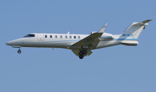 Learjet 45 (9H-BCP)