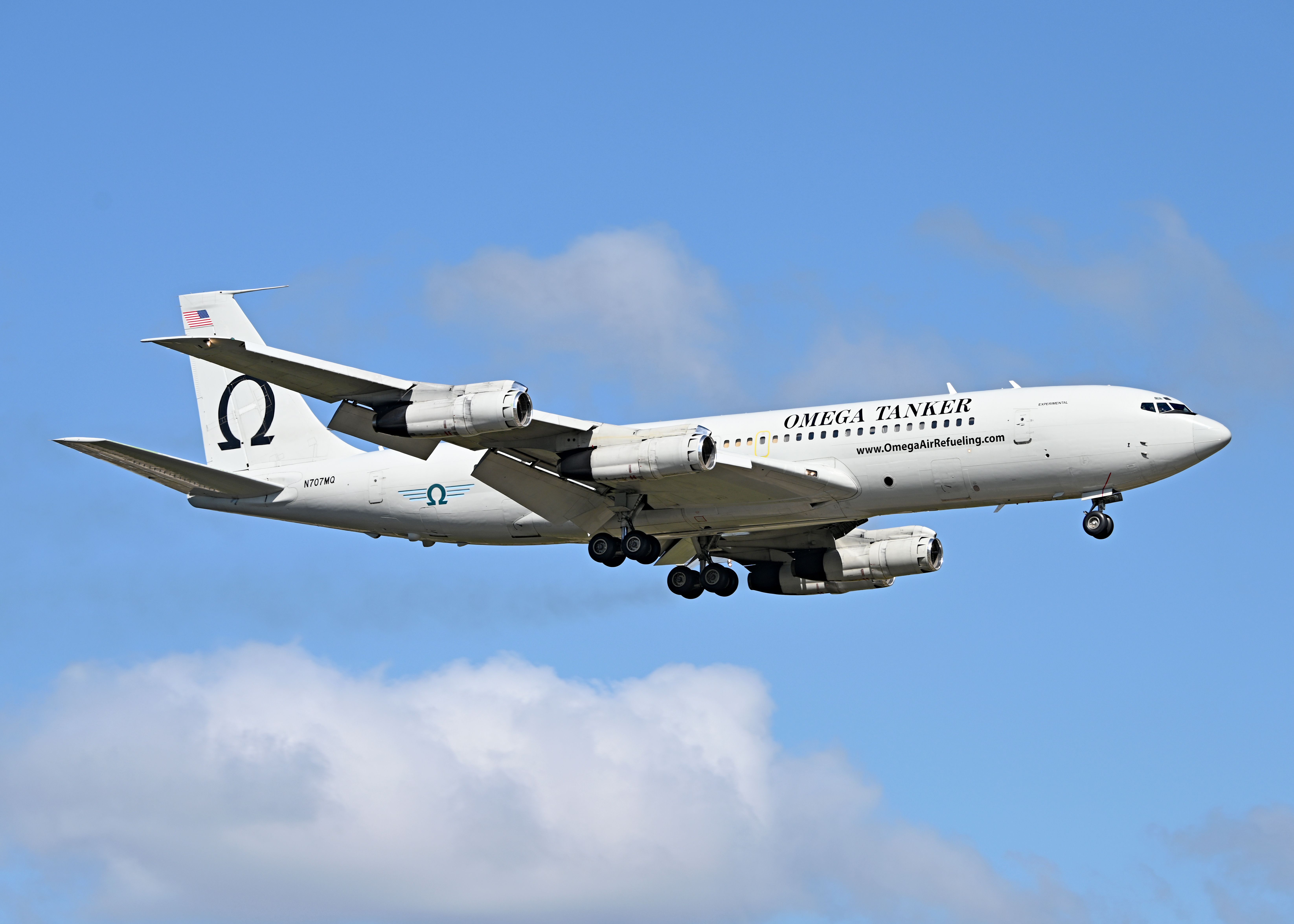 Boeing 707-300 (N707MQ) - What a delight to catch a Boeing 707 in the air!