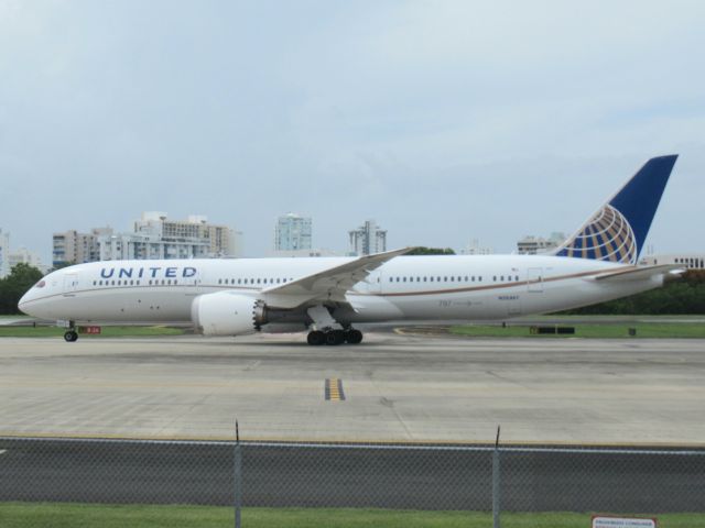 Boeing 787-9 Dreamliner (N26967)