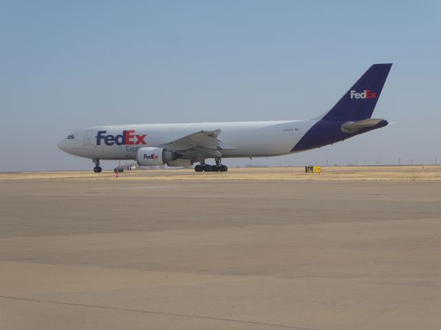 Airbus A300F4-600 (N679FE)