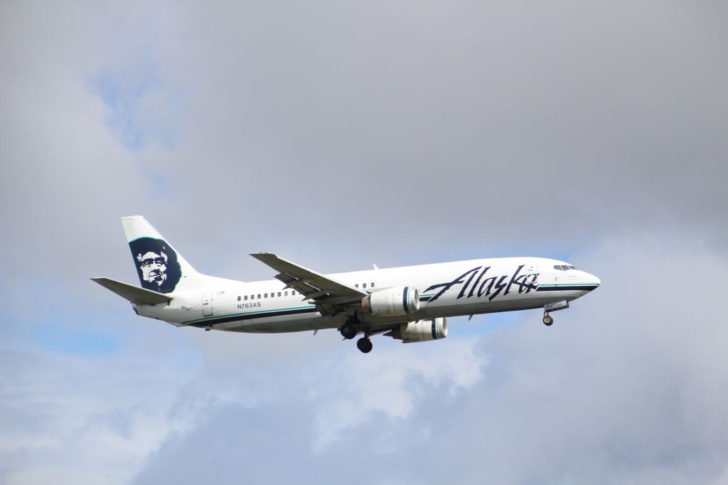BOEING 737-400 (N763AS)