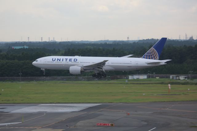 Boeing 777-200 (N795UA)