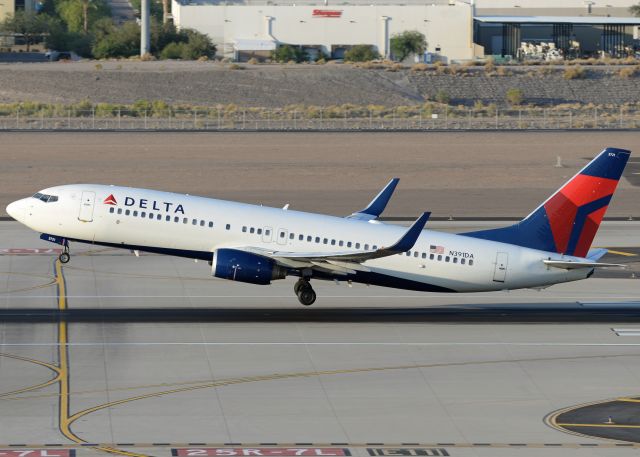 Boeing 737-800 (N391DA)