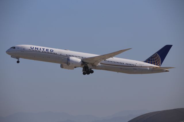 BOEING 787-10 Dreamliner (N12005)
