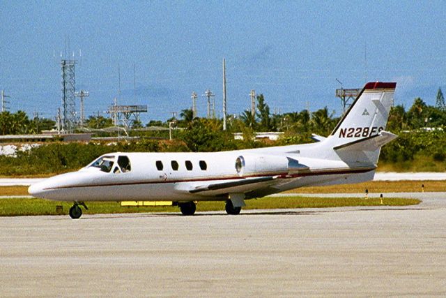 Cessna Citation 1SP (N228FS) - Taxiing to the ramp in October 2002 this aircraft was reregistered N228ES on 4th May 2006.