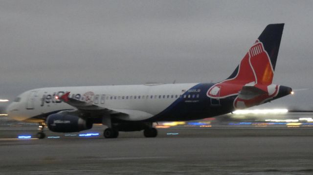 Airbus A320 (N605JB) - Red Sox!!