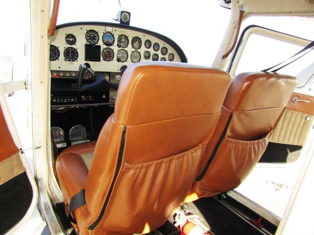 Cessna Skywagon 180 (N4735V)