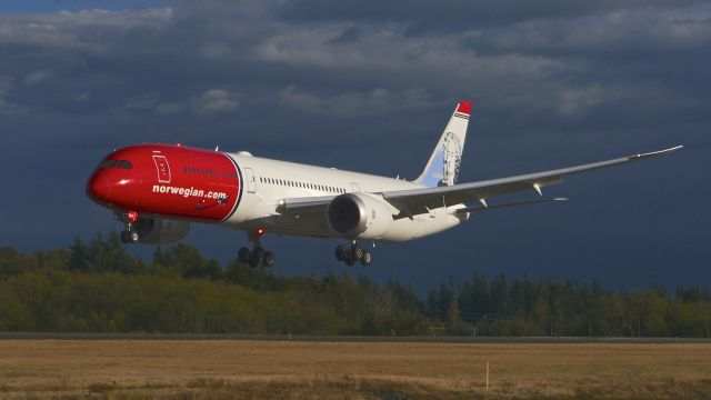 Boeing 787-9 Dreamliner (G-CKNY) - BOE830 on final to Rwy 34L to complete an EWA flight on 9.21.17. (ln 608 / cn 63312).