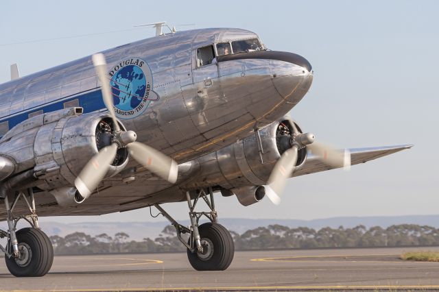 Douglas DC-3 —