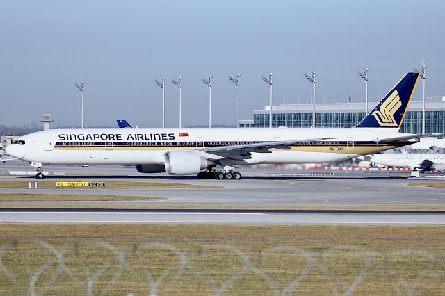 BOEING 777-300ER (9V-SWL)