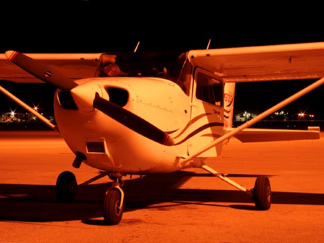 Cessna Skyhawk (N6184V) - A quick stop at Tamiami after our arrival from Key West. We stopped once more - at Vero Beach - before flying back to Kissimmee.