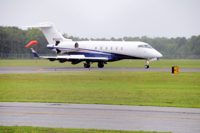 Bombardier Challenger 300 (N542FX)