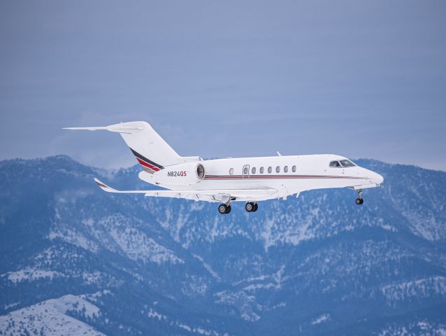 Cessna Citation Longitude (N824QS) - NETJETS USA Longitude on final