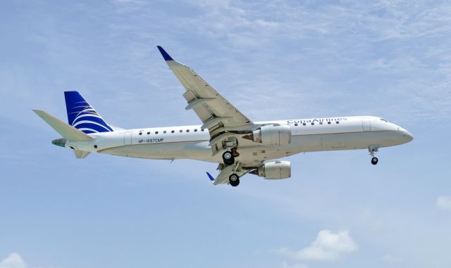 Embraer ERJ-190 (HP-1557CMP)