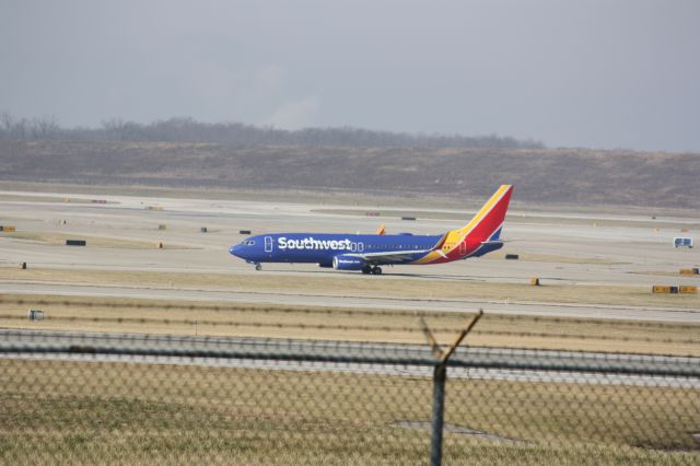Boeing 737-800 (N8681M)