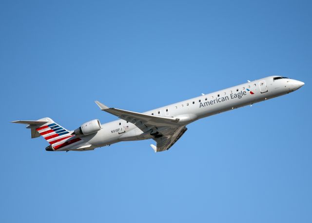 Canadair Regional Jet CRJ-900 (N918FJ)