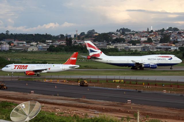 Boeing 747-400 (G-CIVS)