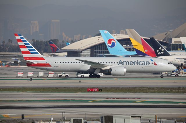 Boeing 787-9 Dreamliner (N826AN)