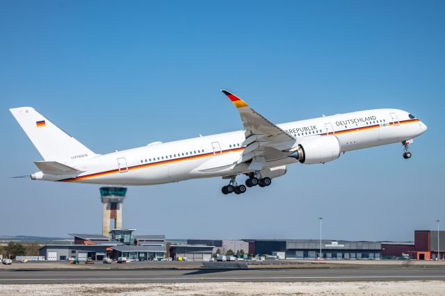 Airbus A350-900 (N1003)
