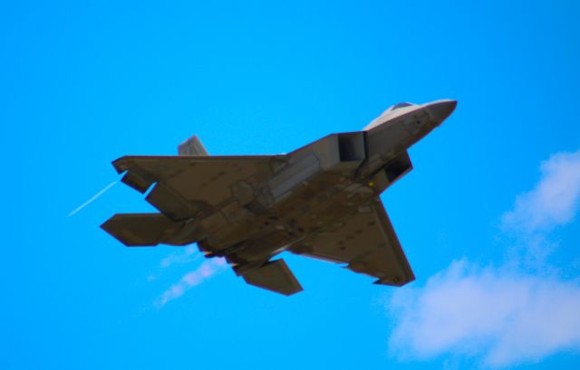 Lockheed F-22 Raptor —