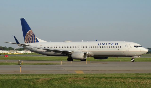 Boeing 737-900 (N64844) - HD United 737-900 at BUF!