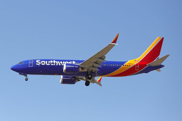 Boeing 737 MAX 8 (N8811L) - An early morning arrival for SWA1258 from Denver (KDEN) on 21 Jun 2021.