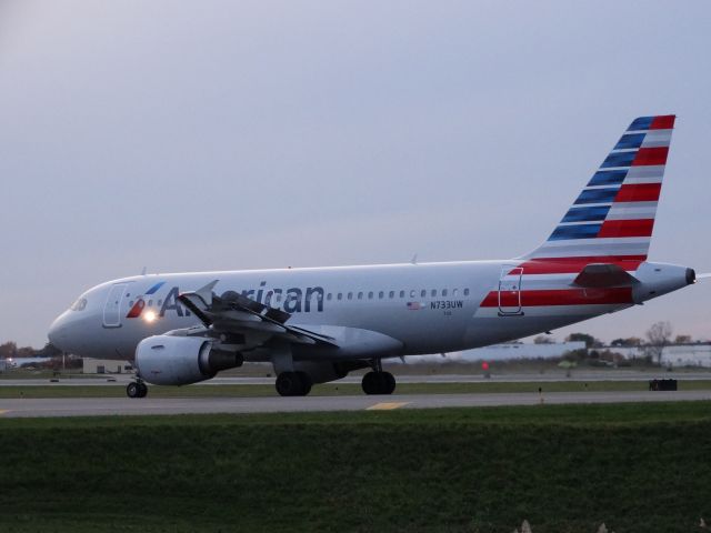 Airbus A319 (N733UW)