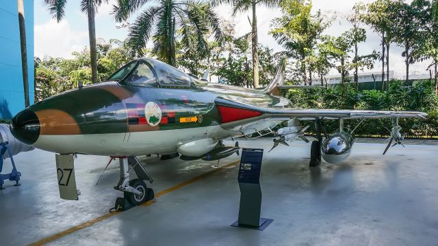 Hawker Hunter (0527) - Displayed at Royal Singapore air force museum 