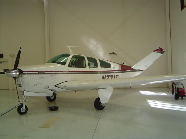 Beechcraft 35 Bonanza (N771T) - V35B in Hanger at 7FL6