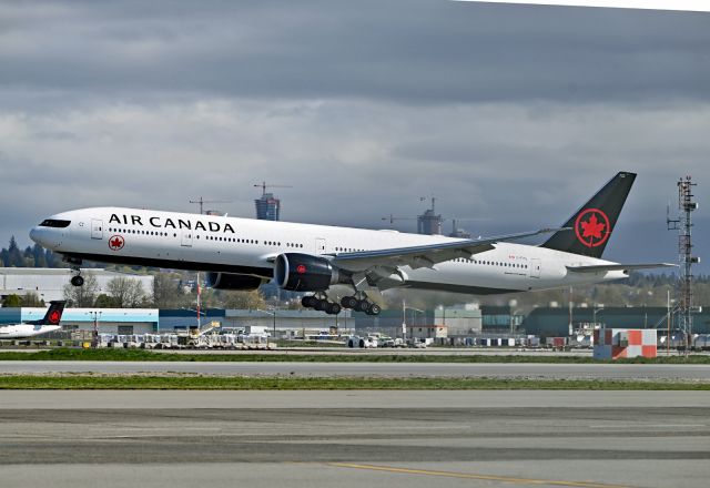 BOEING 777-300ER (C-FITU)