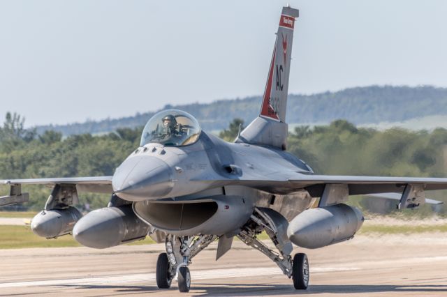 Lockheed F-16 Fighting Falcon (86333) - A F-16 of the New Jersey Air National Guard arriving at Airshow Atlantic 2019