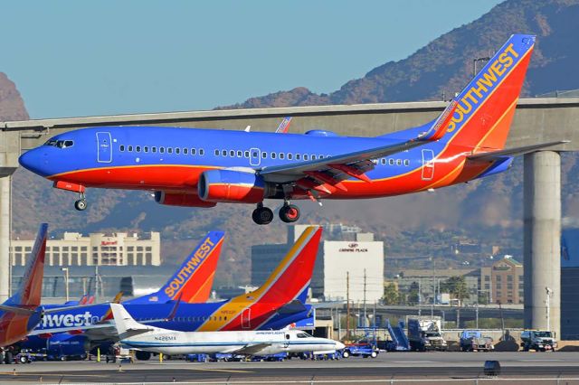 Boeing 737-700 (N209WN) - Southwest Airlines Boeing 737-7H4 N209WN at Phoenix Sky Harbor on December 21, 2017. 