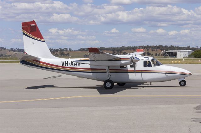 Aero Commander 500 (VH-XAS) - Kennedy Aviation (VH-XAS) North American Rockwell Shrike Commander 500S taxiing at Wagga Wagga Airport