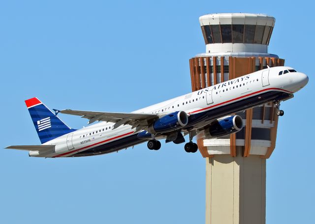 Airbus A321 (N573UW)