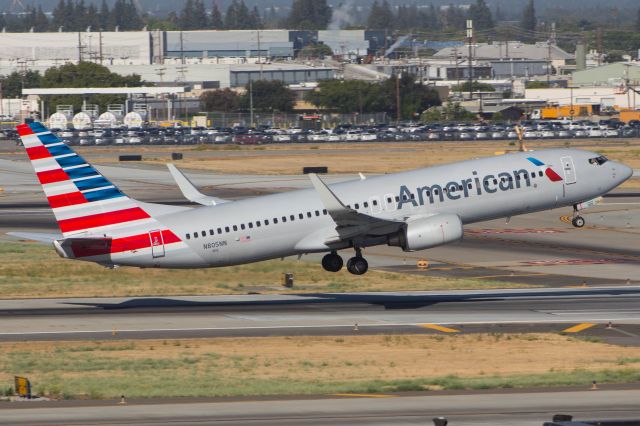 Boeing 737-800 (N805NN)