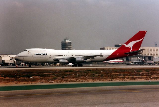 Boeing 747-200 (VH-EBR) - KLAX - VH-EBR 22614/464 delv new to QANTAS on Sept 30, 1980. This jet leased from QANTAS ? in 1993 and Re-reg as DQ-FJE with Air Pacific.