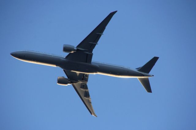 BOEING 777-300 (N2737U) - N2737U as United Flight 91 inbound to EWR from TLV at 1614HrsEST on 29-Dec-2017.