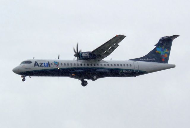 ATR ATR-72 (PR-AQS) - landing in the rain 18/02/2016 - 13:46 brst