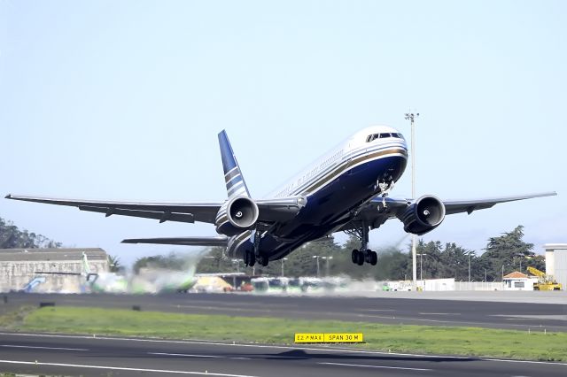 BOEING 767-300 (EC-LZO)