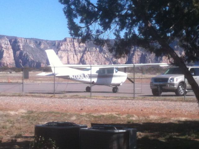 Cessna 152 (N200LD) - A Cessna 152 parked at Sedona Airport (KSEZ).