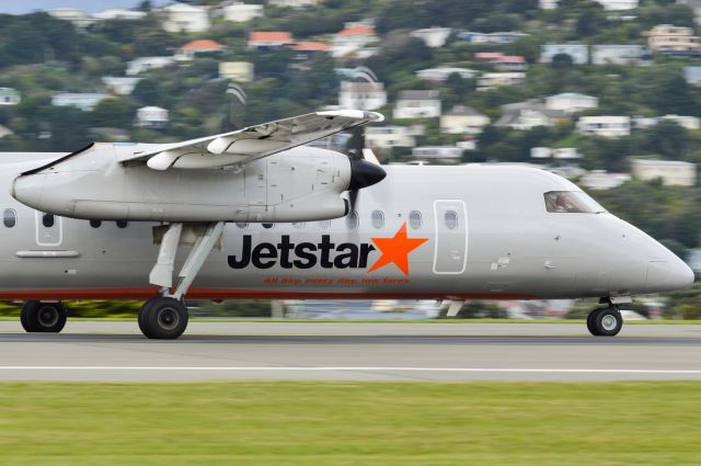 de Havilland Dash 8-300 (VH-TQL)