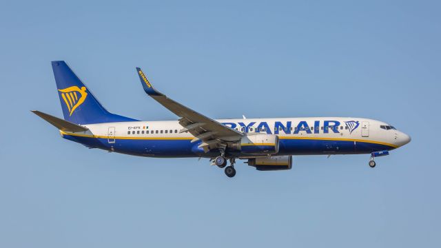 Boeing 737-700 (EI-EFK)