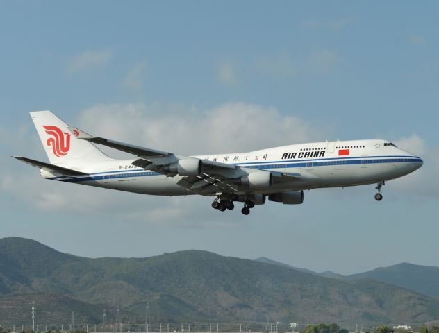 Boeing 747-200 (B-2445)