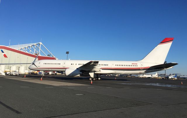 Boeing 757-200 (N757SS)