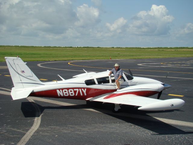 Piper PA-30 Twin Comanche (N8871Y) - Piper PA-30 Twin Comanche