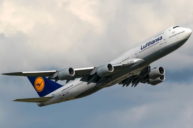 BOEING 747-8 (D-ABYF)