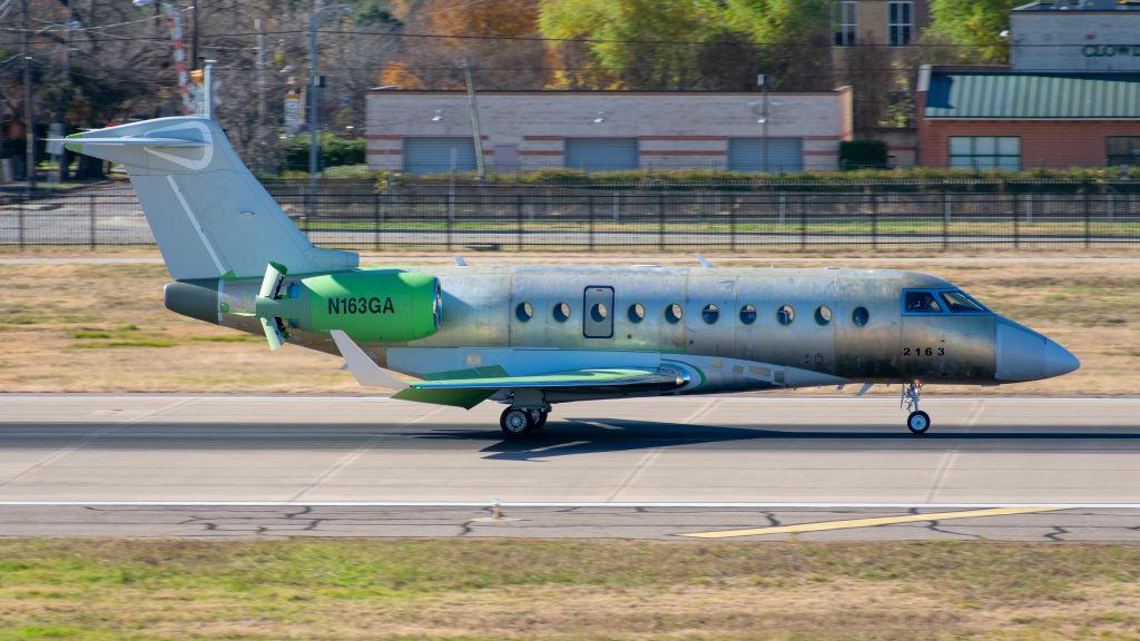 IAI Gulfstream G280 (N163GA) - An unpainted Gulfstream G280 serial number 2163 landing at Dallas Love Field after a three part ferry flight from Israel to England, then on to Canada before ending up in Dallas for interior finish and painting. (LLBG to EGSS, EGSS to CYHZ, and CYHZ to KDAL)